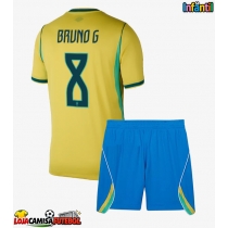 Camisa de Futebol Brasil Bruno Guimaraes #8 Equipamento Principal Infantil Mundo 2026 Manga Curta (+ Calças curtas)